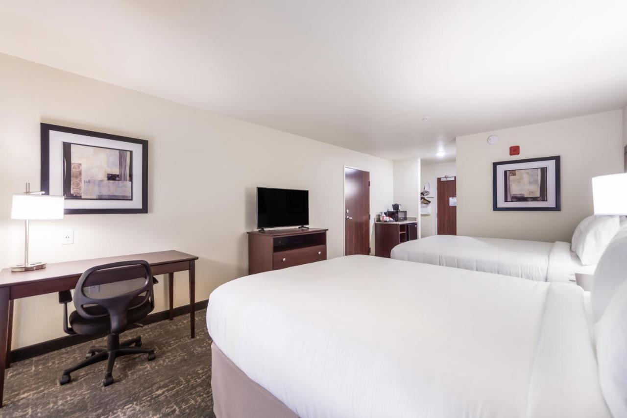 Cobblestone Inn & Suites-Fremont Buitenkant foto
