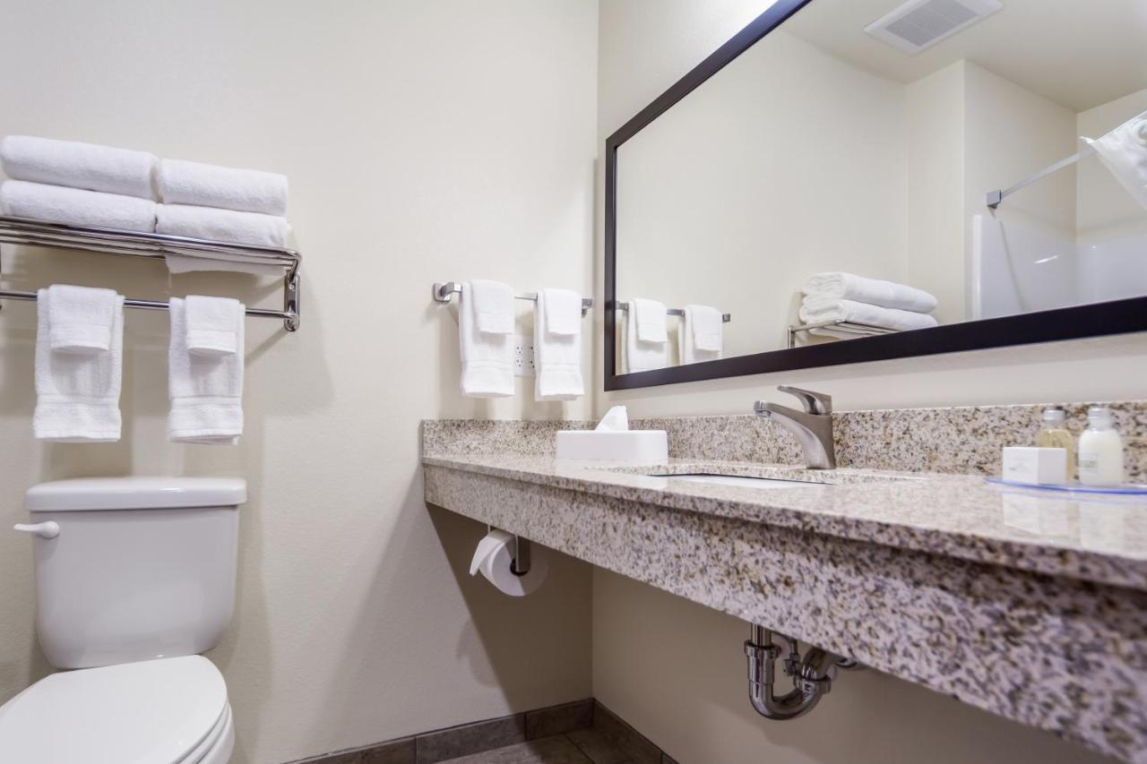 Cobblestone Inn & Suites-Fremont Buitenkant foto