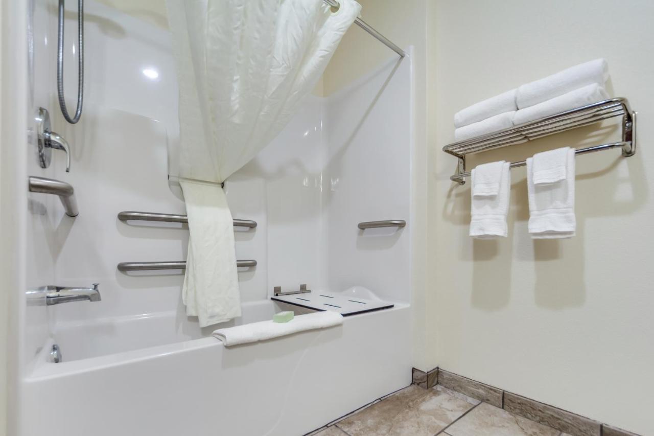 Cobblestone Inn & Suites-Fremont Buitenkant foto