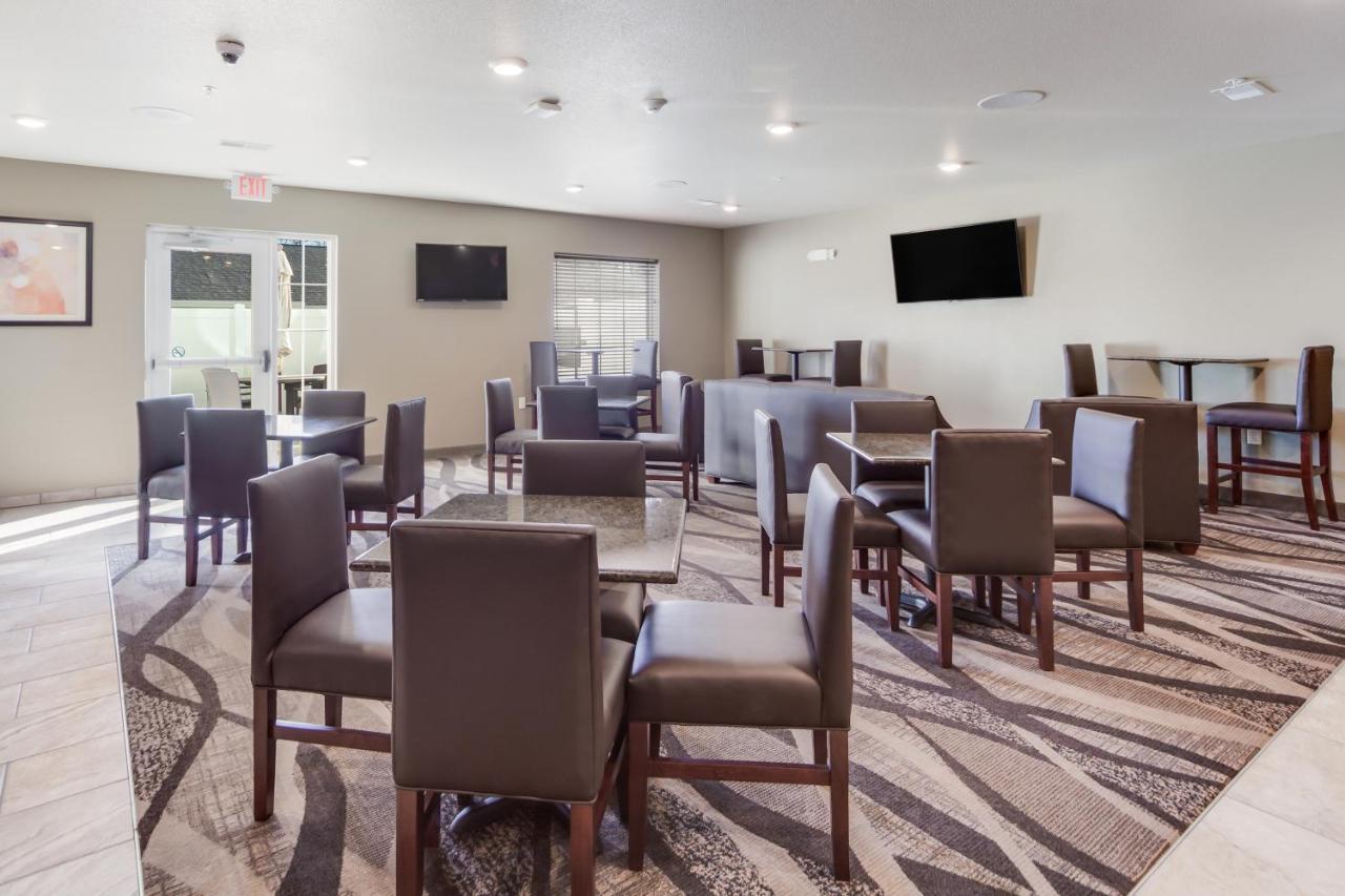 Cobblestone Inn & Suites-Fremont Buitenkant foto