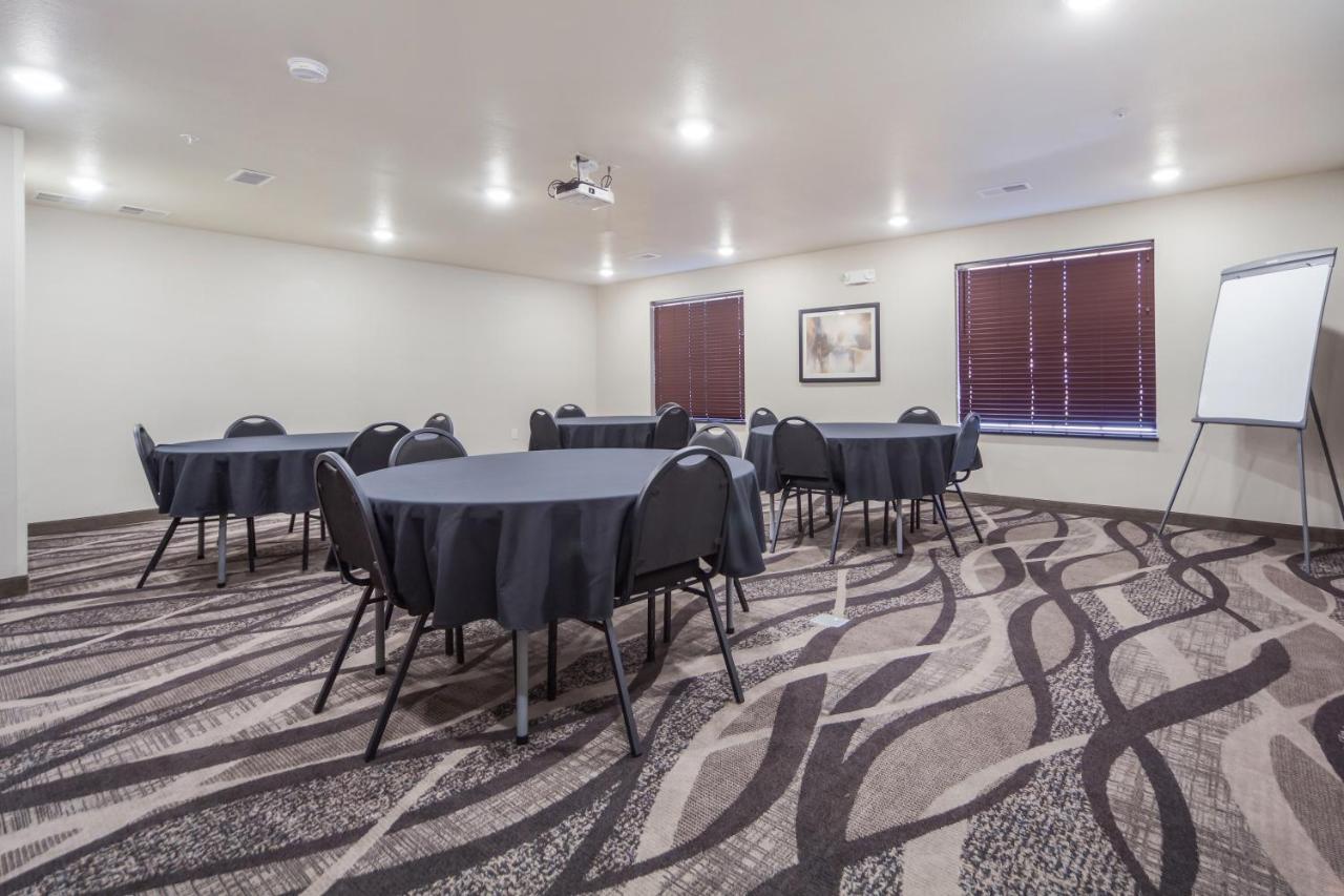 Cobblestone Inn & Suites-Fremont Buitenkant foto