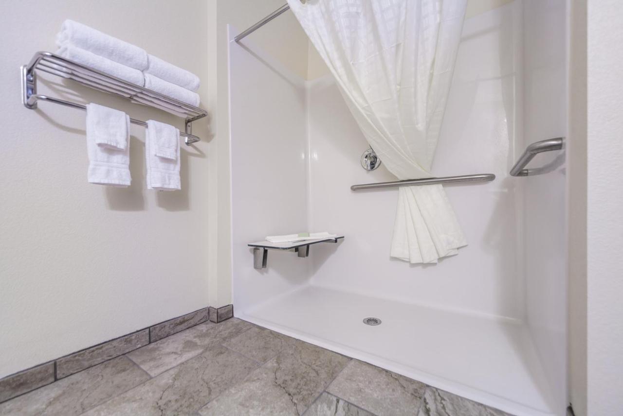 Cobblestone Inn & Suites-Fremont Buitenkant foto