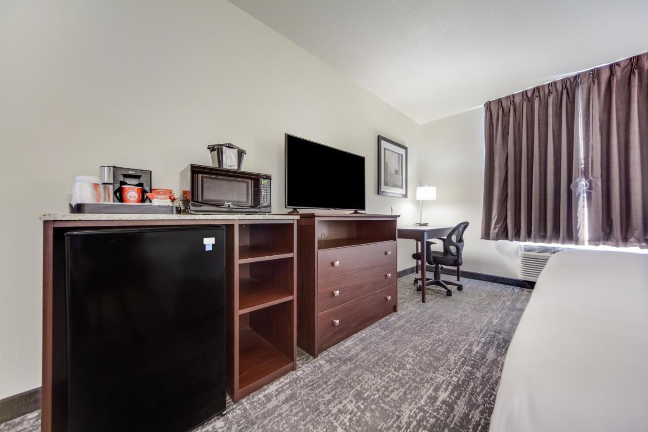 Cobblestone Inn & Suites-Fremont Buitenkant foto