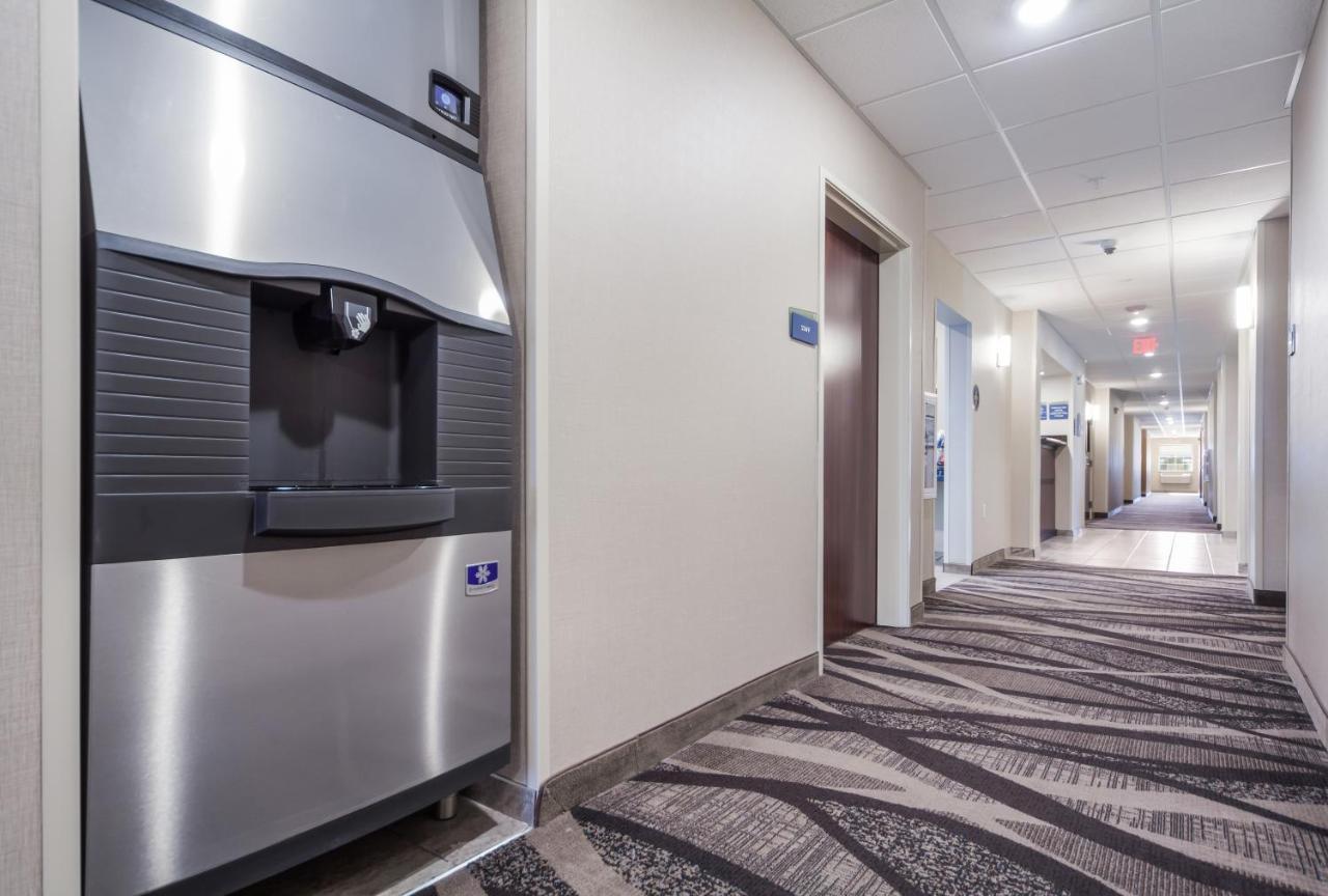 Cobblestone Inn & Suites-Fremont Buitenkant foto