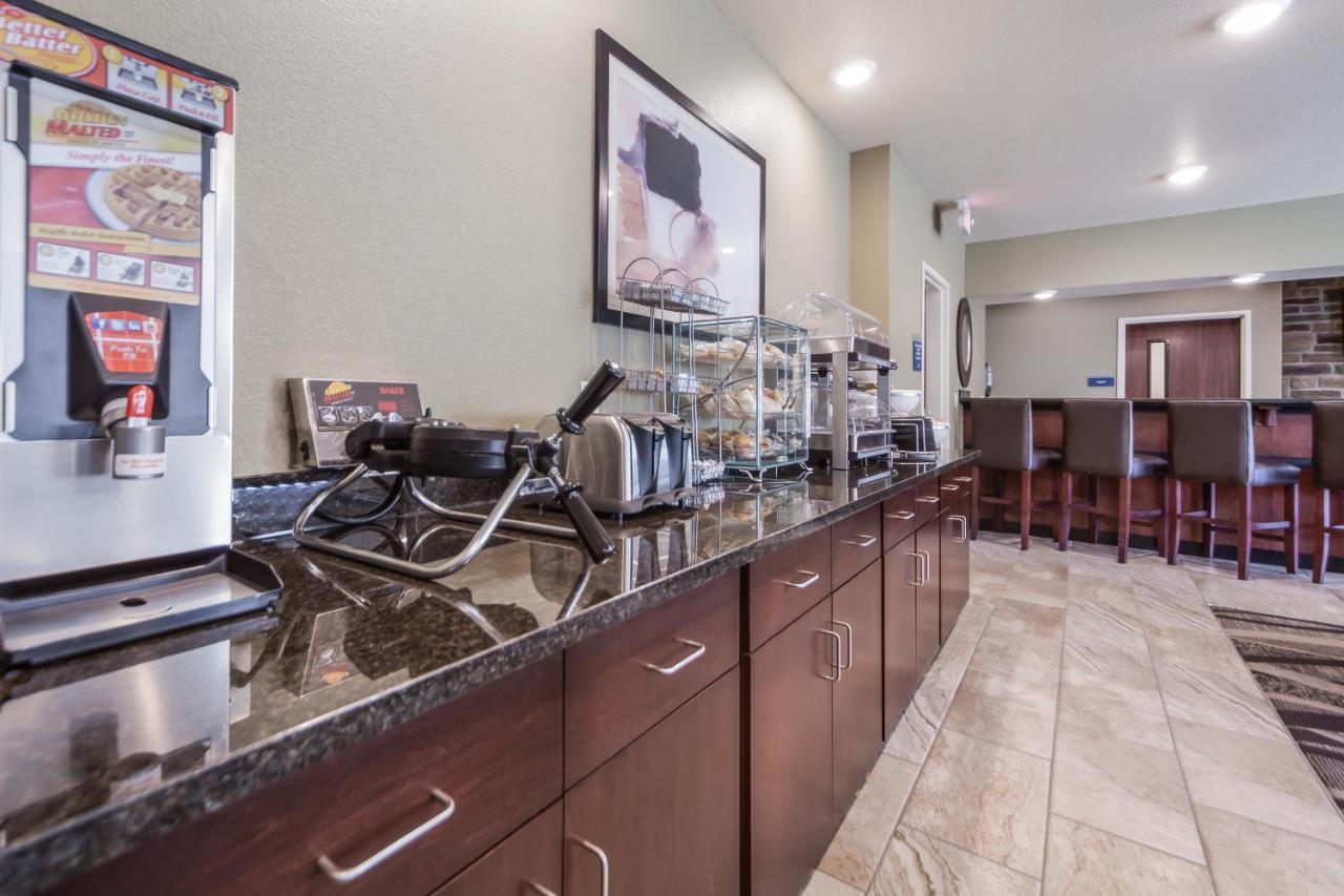 Cobblestone Inn & Suites-Fremont Buitenkant foto