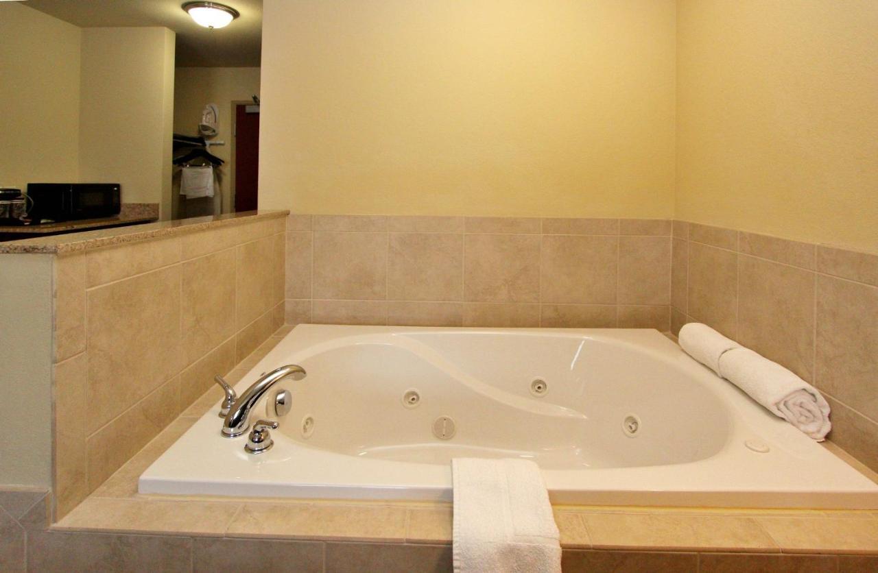 Cobblestone Inn & Suites-Fremont Buitenkant foto