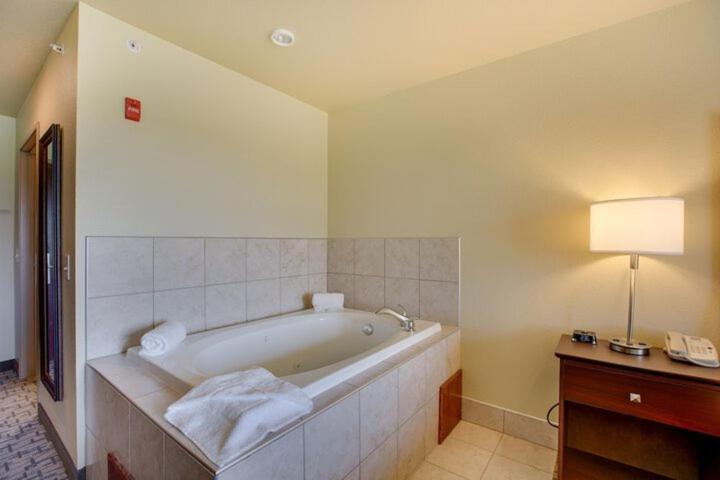 Cobblestone Inn & Suites-Fremont Buitenkant foto